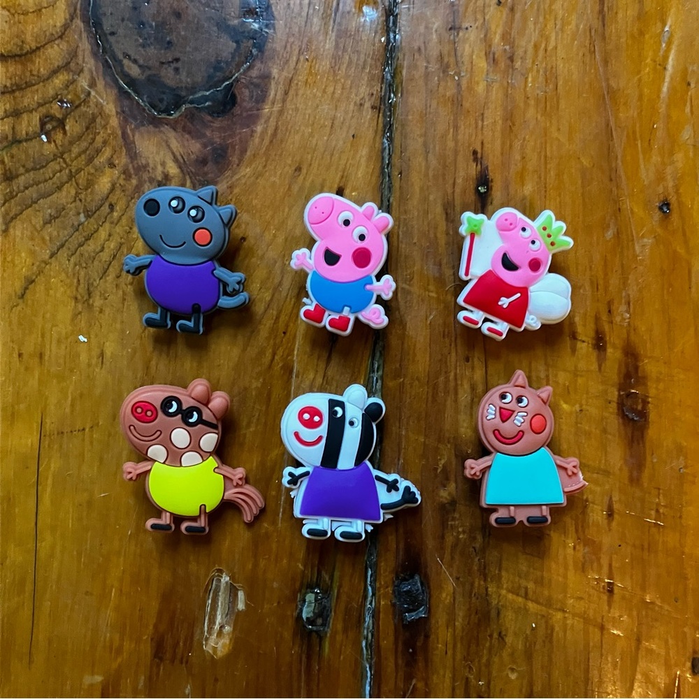 Peppa Pig croc charms